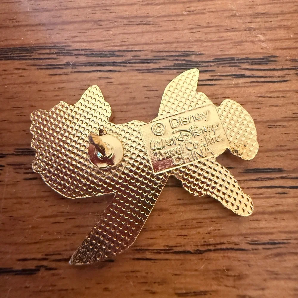 Disney goofy enamel pin